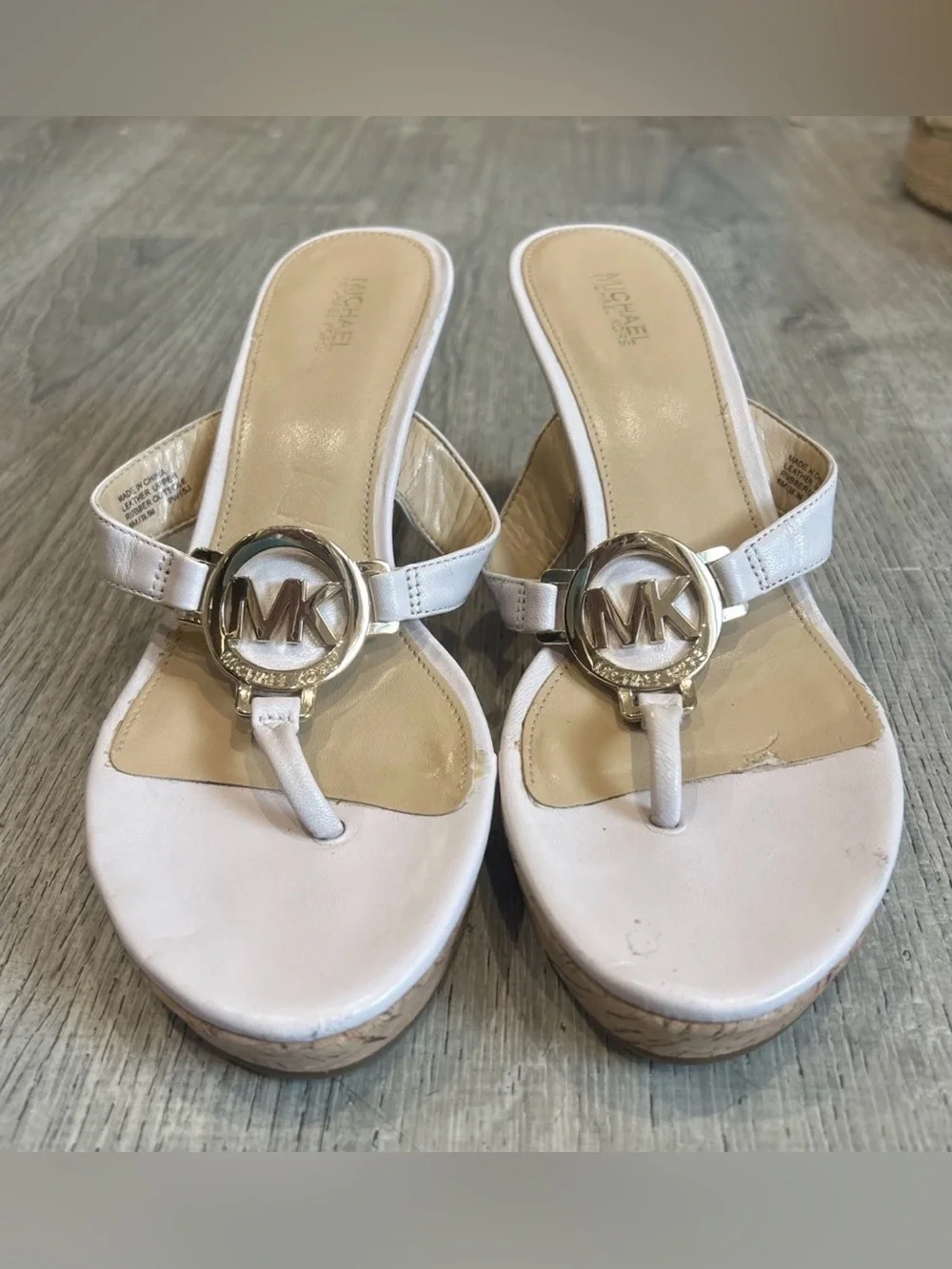 Michael Michael Kors Sandals Sz 8 Ivory Leather Thong Gold Logo Cork Wedge